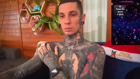 Snapshot of max_reaves chatting on 25, 12, 2024 online show from 25, 12, 2024