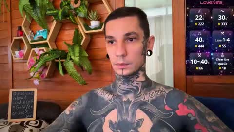 Snapshot of max_reaves chatting on 4, 1, 2025 online show from 4, 1, 2025