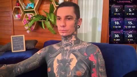 Snapshot of max_reaves chatting on 8, 1, 2025 online show from 8, 1, 2025