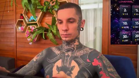 Snapshot of max_reaves chatting on 17, 1, 2025 online show from 17, 1, 2025