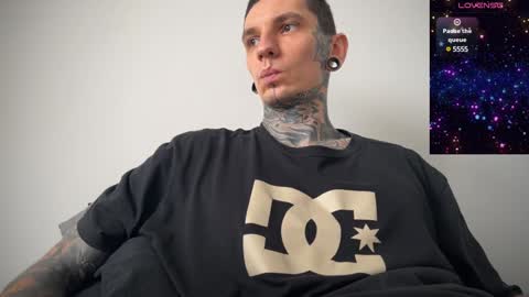 Snapshot of max_reaves chatting on 5, 2, 2025 online show from 5, 2, 2025