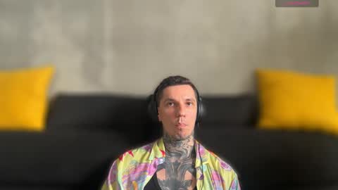 Snapshot of max_reaves chatting on 12, 9, 2025 online show from 12, 9, 2025