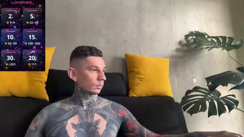 Snapshot of max_reaves chatting on 6, 10, 2025 online show from 6, 10, 2025