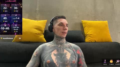 Snapshot of max_reaves chatting on 13, 10, 2025 online show from 13, 10, 2025