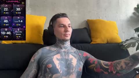 Snapshot of max_reaves chatting on 16, 10, 2025 online show from 16, 10, 2025