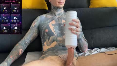 Snapshot of max_reaves chatting on 17, 10, 2025 online show from 17, 10, 2025