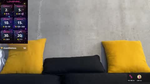 Snapshot of max_reaves chatting on 23, 10, 2025 online show from 23, 10, 2025