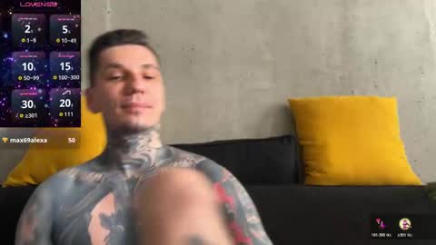 Snapshot of max_reaves chatting on 25, 10, 2025 online show from 25, 10, 2025