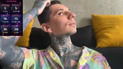 Snapshot of max_reaves chatting on 30, 10, 2025 online show from 30, 10, 2025