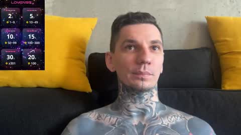 Snapshot of max_reaves chatting on 24, 11, 2025 online show from 24, 11, 2025