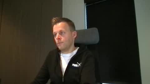 Snapshot of max_straight_1 chatting on 4, 2, 2025 Max take off clothes online show from 4, 2, 2025