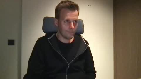 Snapshot of max_straight_1 chatting on 20, 2, 2025 Max take off clothes online show from 20, 2, 2025