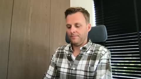 Snapshot of max_straight_1 chatting on 30, 9, 2025 Max take off clothes online show from 30, 9, 2025