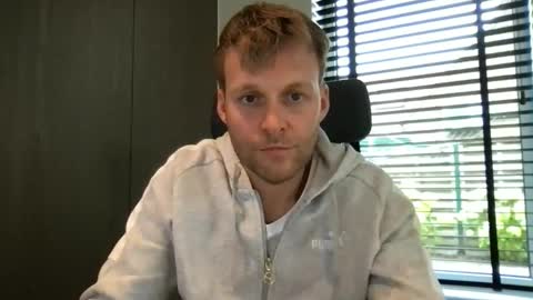 Snapshot of max_straight_1 chatting on 7, 10, 2025 Max take off clothes online show from 7, 10, 2025