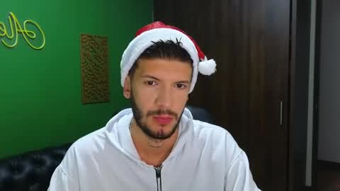 Snapshot of max_tayloor chatting on 24, 12, 2024 Max Taylor online show from 24, 12, 2024