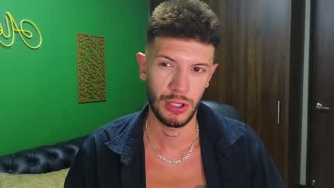 Snapshot of max_tayloor chatting on 25, 12, 2024 Max Taylor online show from 25, 12, 2024