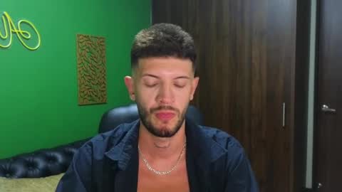 Snapshot of max_tayloor chatting on 25, 12, 2024 Max Taylor online show from 25, 12, 2024