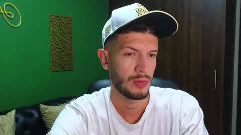 Snapshot of max_tayloor chatting on 27, 12, 2024 Max Taylor online show from 27, 12, 2024