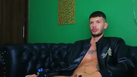 Snapshot of max_tayloor chatting on 4, 1, 2025 Max Taylor online show from 4, 1, 2025