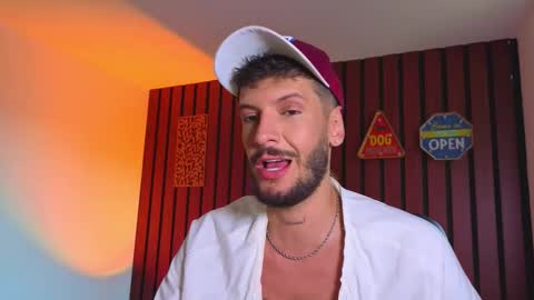 Snapshot of max_tayloor chatting on 18, 10, 2025 Max Taylor online show from 18, 10, 2025