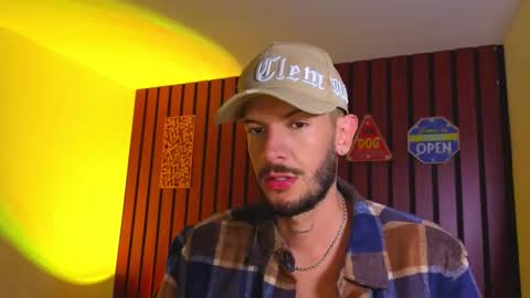 Snapshot of max_tayloor chatting on 22, 10, 2025 Max Taylor online show from 22, 10, 2025