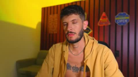 Snapshot of max_tayloor chatting on 23, 10, 2025 Max Taylor online show from 23, 10, 2025