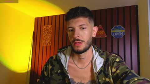 Snapshot of max_tayloor chatting on 25, 10, 2025 Max Taylor online show from 25, 10, 2025