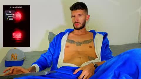 Snapshot of max_tayloor chatting on 14, 12, 2025 Max Taylor online show from 14, 12, 2025