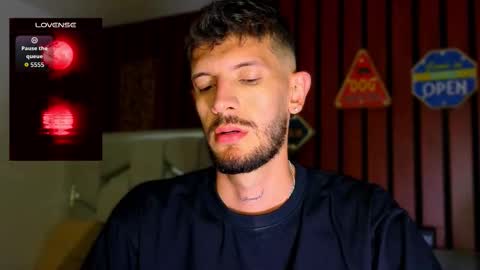 Snapshot of max_tayloor chatting on 17, 12, 2025 Max Taylor online show from 17, 12, 2025