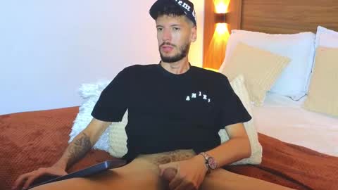 Snapshot of max_tayloor chatting on 21, 12, 2025 Max Taylor online show from 21, 12, 2025