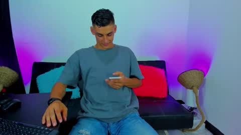 Snapshot of max_wild01 chatting on 22, 10, 2025 MAX online show from 22, 10, 2025