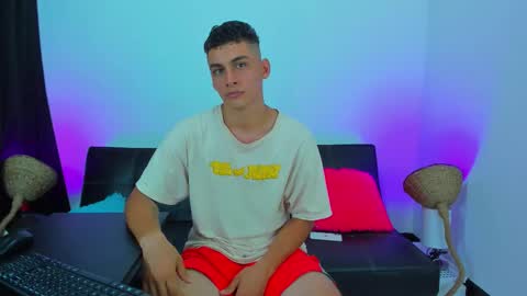 Snapshot of max_wild01 chatting on 23, 10, 2025 MAX online show from 23, 10, 2025