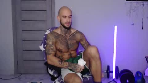 Snapshot of maxi_foxxx chatting on 10, 11, 2025 Maximus Fox online show from 10, 11, 2025