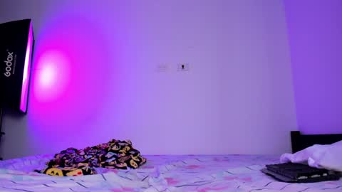 Snapshot of maxi_open chatting on 5, 2, 2025 Maxi Model Independent online show from 5, 2, 2025