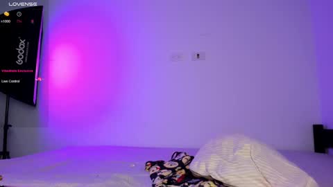 Snapshot of maxi_open chatting on 17, 2, 2025 Maxi Model Independent online show from 17, 2, 2025