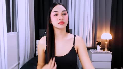 Snapshot of maxie_greyson chatting on 18, 11, 2025 maxie greyson online show from 18, 11, 2025