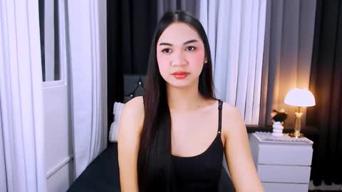 Snapshot of maxie_greyson chatting on 19, 11, 2025 maxie greyson online show from 19, 11, 2025