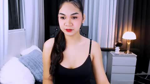 Snapshot of maxie_greyson chatting on 21, 11, 2025 maxie greyson online show from 21, 11, 2025