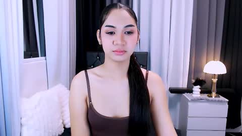 Snapshot of maxie_greyson chatting on 4, 12, 2025 maxie greyson online show from 4, 12, 2025