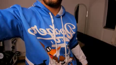 Snapshot of maximo004 chatting on 19, 11, 2025 Maximo online show from 19, 11, 2025