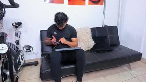 Snapshot of maximo004 chatting on 26, 11, 2025 Maximo online show from 26, 11, 2025