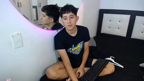 Snapshot of maximo_and_isa chatting on 4, 11, 2025 -- maximo and isa -- online show from 4, 11, 2025