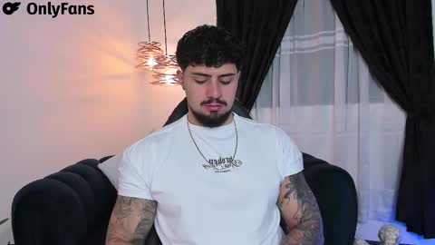 Snapshot of maximo_rodriguez chatting on 4, 3, 2025 Maximo online show from 4, 3, 2025