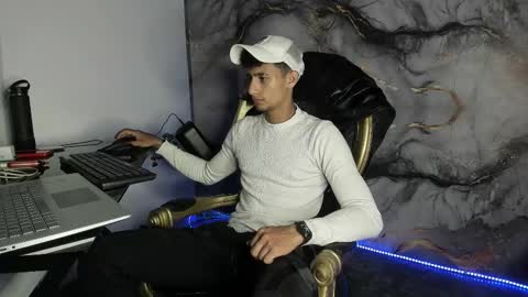 Snapshot of maximo_romano chatting on 24, 10, 2025 Maximo online show from 24, 10, 2025