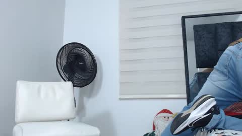 Snapshot of maximo_sebastian chatting on 25, 12, 2024 Maximo Sebastian online show from 25, 12, 2024