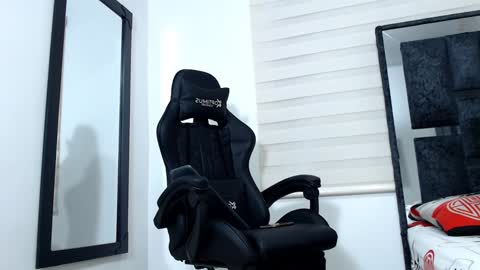 Snapshot of maximo_sebastian chatting on 2, 2, 2025 Maximo Sebastian online show from 2, 2, 2025