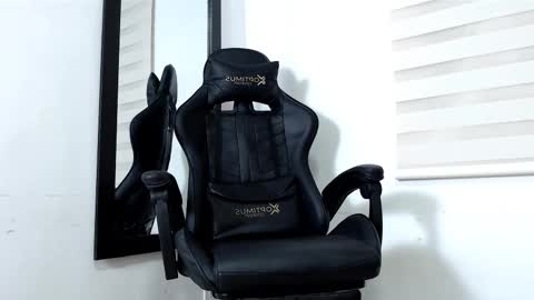 Snapshot of maximo_sebastian chatting on 1, 12, 2025 Maximo Sebastian online show from 1, 12, 2025