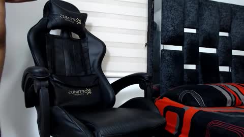 Snapshot of maximo_sebastian chatting on 14, 12, 2025 Maximo Sebastian online show from 14, 12, 2025