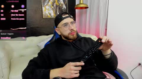 Snapshot of maximo_wolf1 chatting on 13, 11, 2025 Maximo Wolf online show from 13, 11, 2025