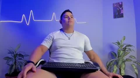 Snapshot of maximussteel_ chatting on 2, 11, 2025 Maximus online show from 2, 11, 2025